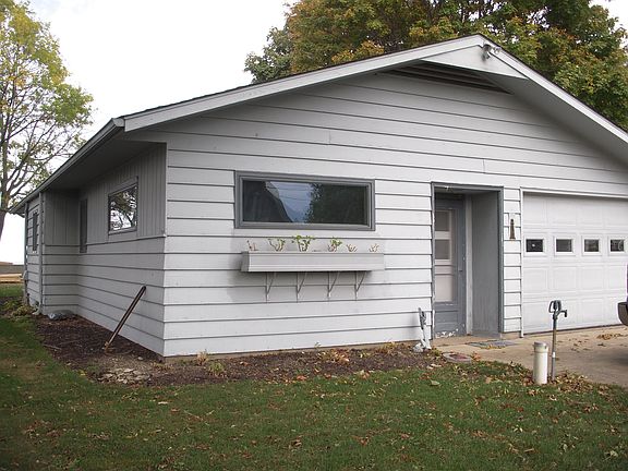 3rd image of 8193 E Lake Blvd