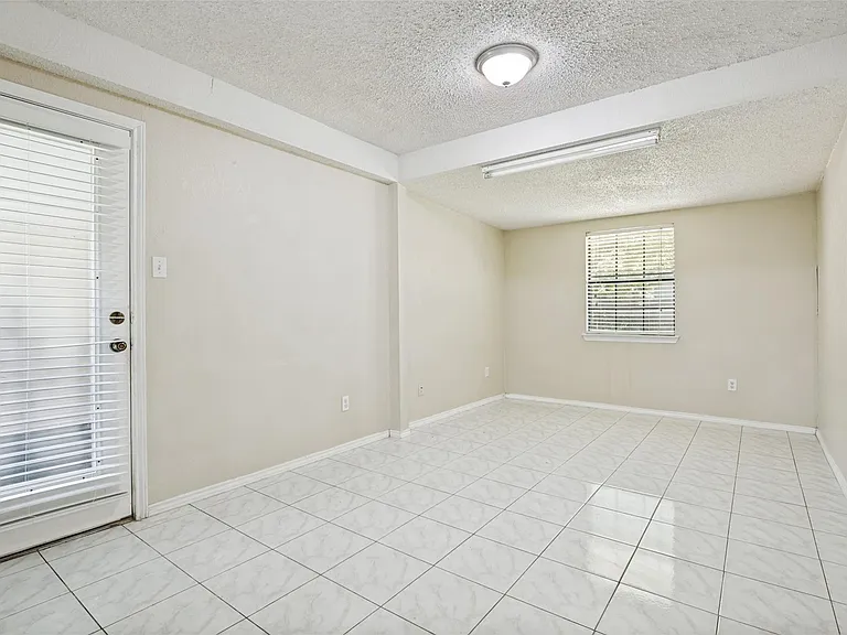 405 Myrtle Dr — Photo 8