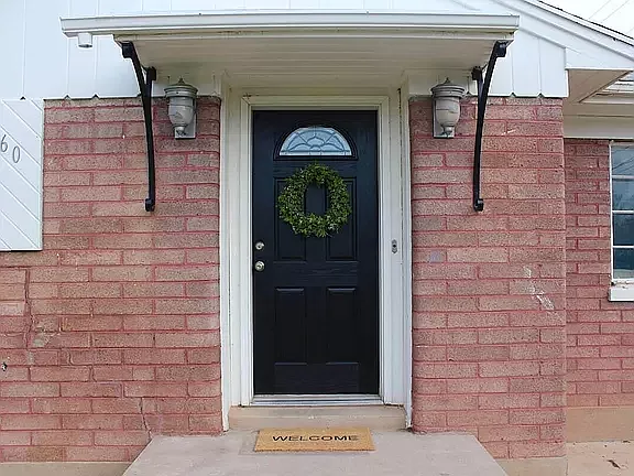 160 E McArthur Ave — Photo 2