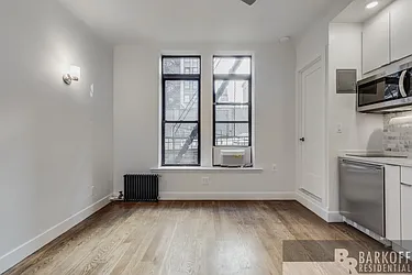 Rented by Barkoff Residential 