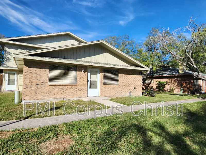 2 bed, 1.0 bath, 876 sqft, $1,230 — Photo 2