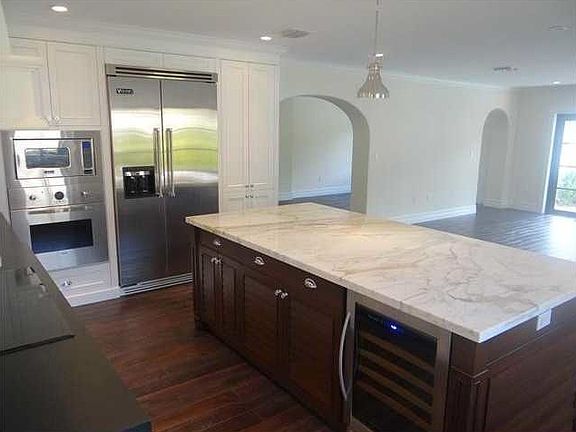 5th image of 919 Venetia Ave