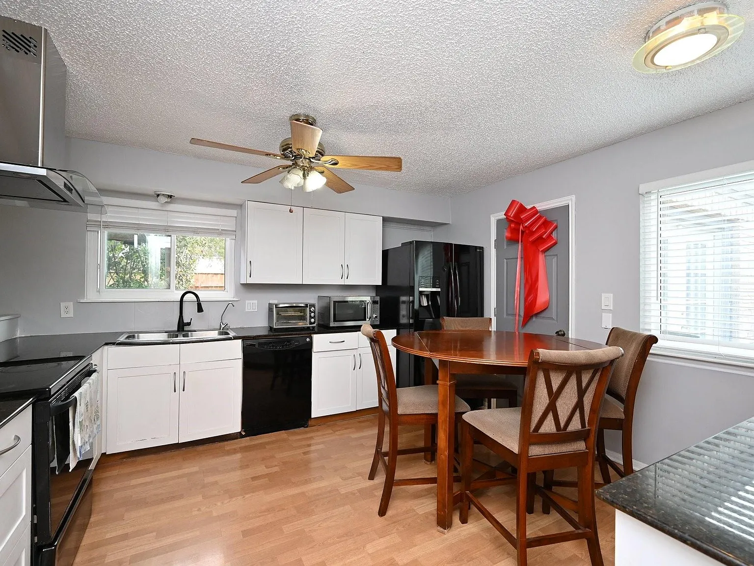 3 bed, 2.0 bath, 2161 sqft, $1,850 — Photo 4