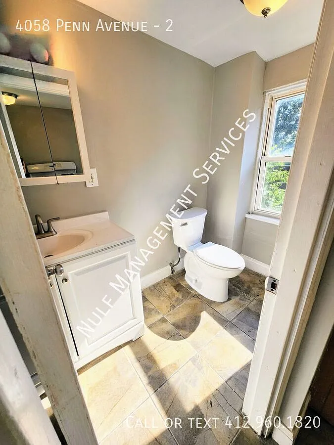 2 bed, 1 bath in Bloomfield + bonus room — Photo 3