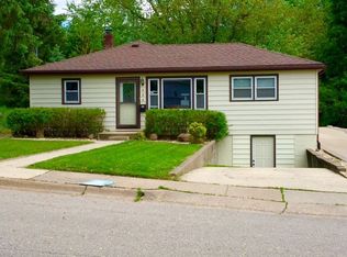 484 English Ln, Dubuque, IA 52003