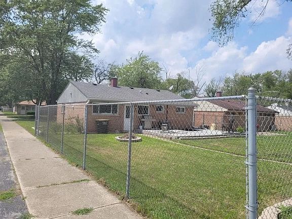 2nd image of 17957 Oakwood Ave