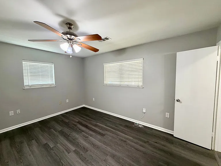 3310 Macarthur Dr — Photo 13