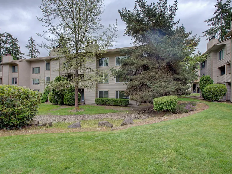 14707 NE 44th Pl #Q8 — Photo 2