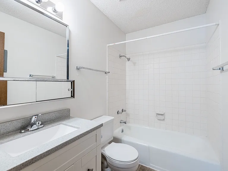 1528 C St #5 — Photo 16
