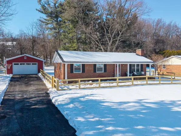 9 Honeybee Ave, Round Hill, VA 20141