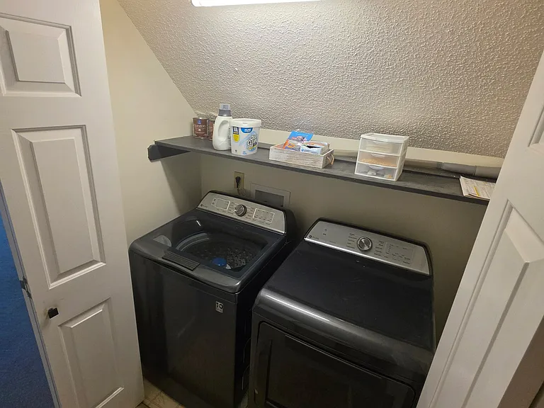 Fully functioning GE washer and dryer combo, working with SmartHQ mobile app, and can be linked to Google home