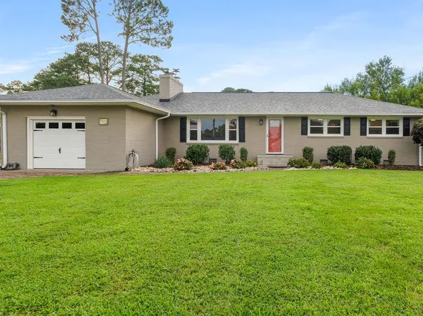 206 Raymond Dr, Seaford, VA 23696