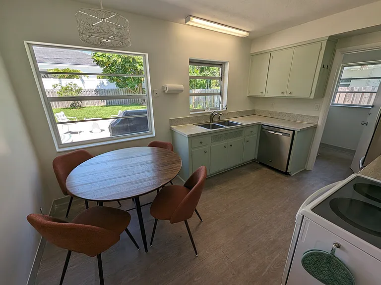 177 NE Spanish Ct — Photo 15