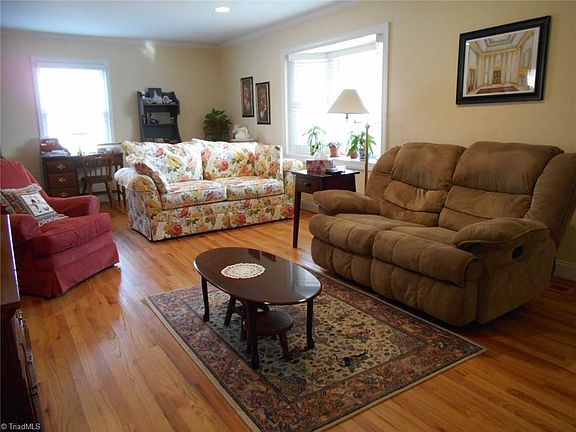 2nd image of 181 Holly Hill Dr
