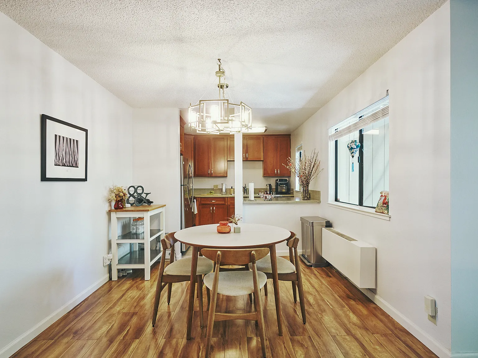 3 bed, 1145 sqft, $3,850 — Photo 2
