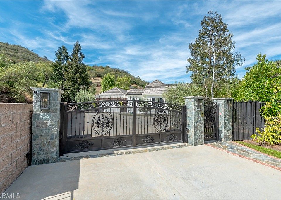 1st image of 1686 Sycamore Canyon Dr