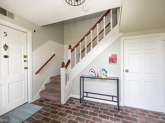 3rd image of 324 Marshall St #8