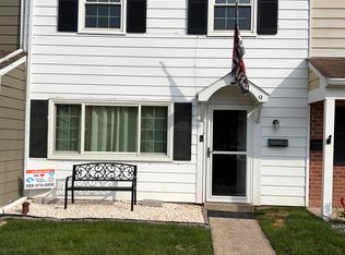 9 Stonegate Vlg, Quakertown, PA 18951