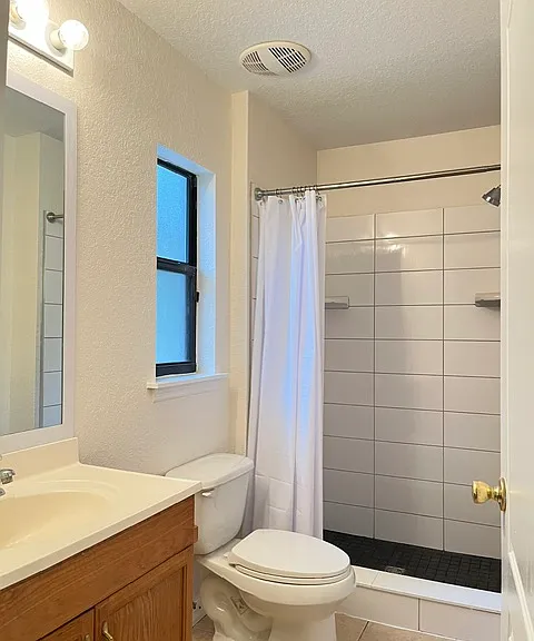 733 E Indiana Ave — Photo 14