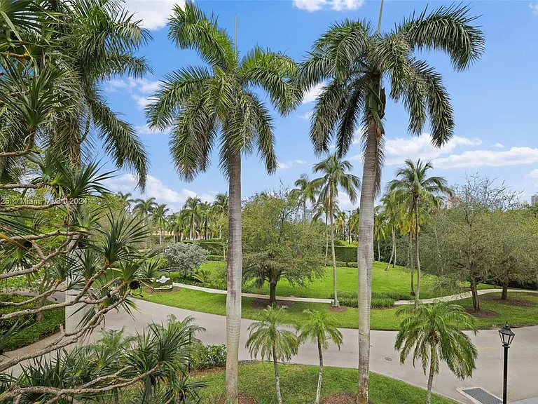19127 Fisher Island Dr #19127 — Photo 33