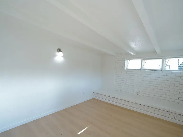 1443 N Riverside Ave — Photo 10