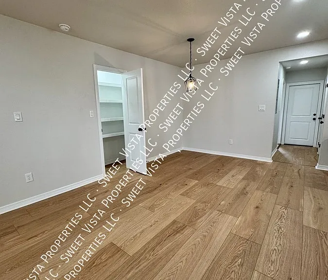 806 S 23rd St — Photo 6