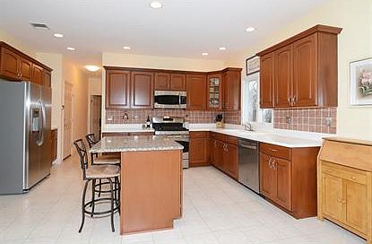 5th image of 93 Grover Ln W