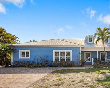 215 75th St, Holmes Beach, FL, 34217