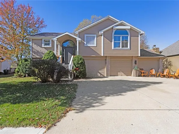 1508 NE Scarborough Dr, Blue Springs, MO 64014