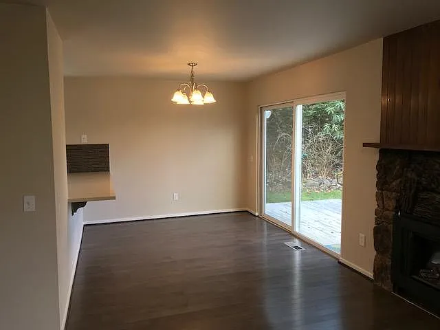 Eating place. Hardwood floring.