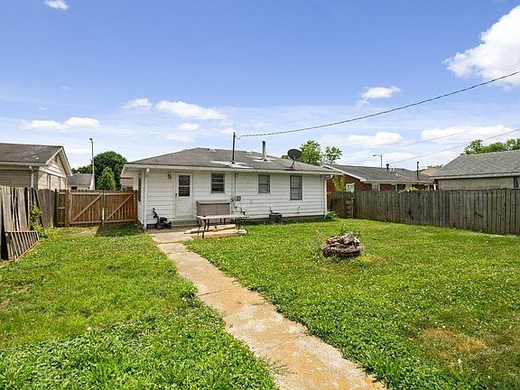 2nd image of 3313 Hillcrest Ter