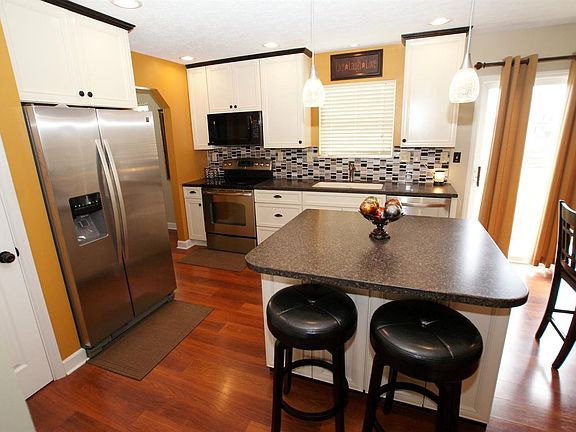 5th image of 931 Greenwood Ct