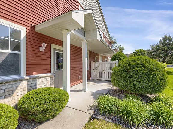 4th image of 15652 Emerald Dr #1