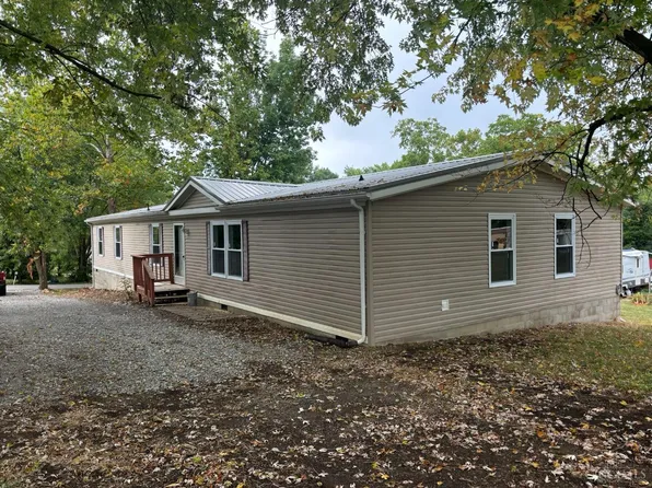 10801 Candy Cane Ln, Hillsboro, OH 45133