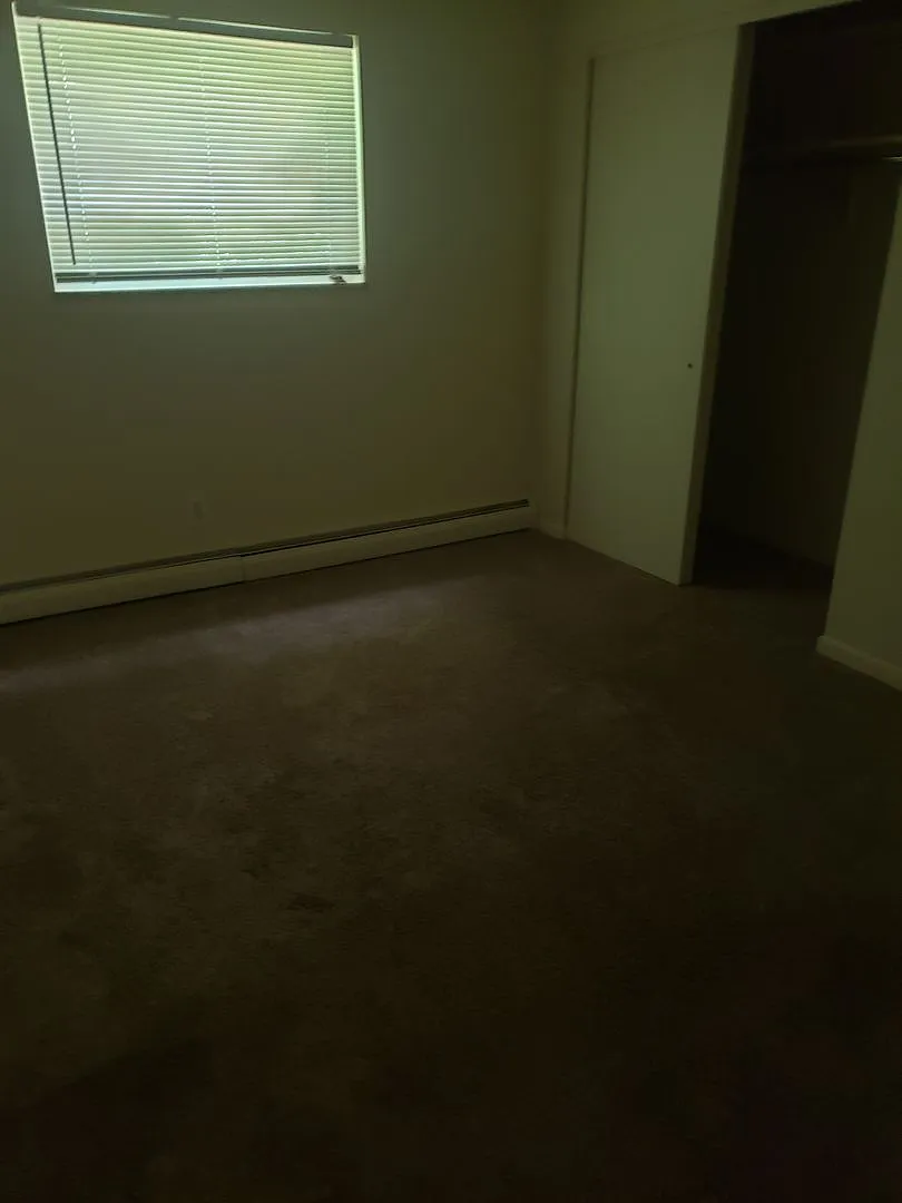 892 Mohawk Trail Apartments — Photo 4
