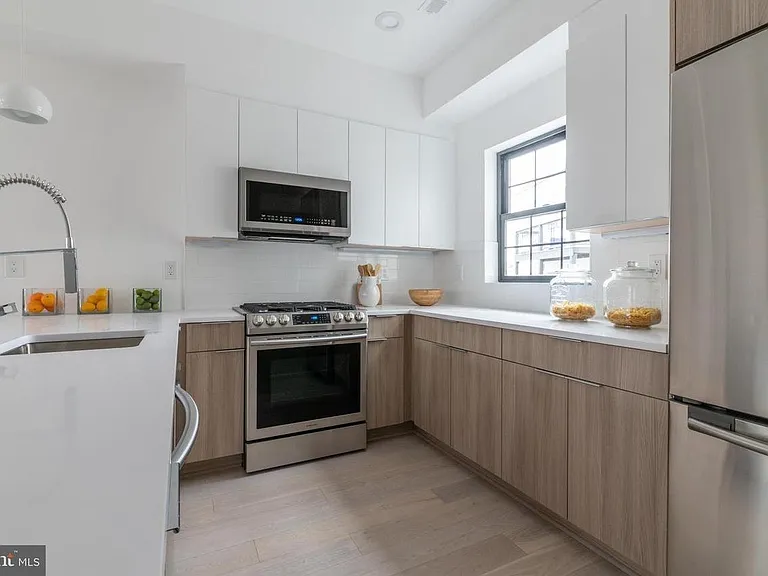 1411 Oak St NW — Photo 6