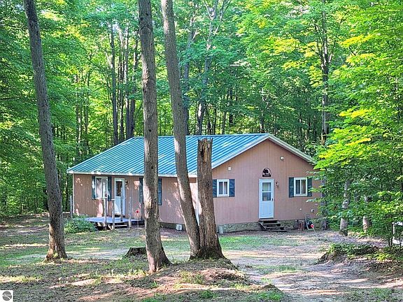 3rd image of 5020 Satterly Lake Rd