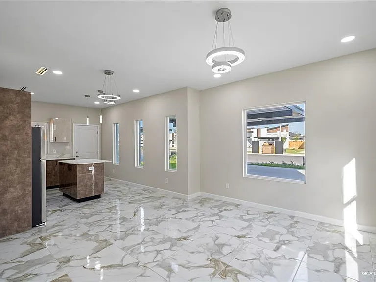 405 N Onyx Ave #2 — Photo 12