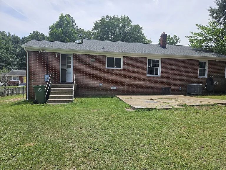 4212 Holcombe Rd — Photo 2