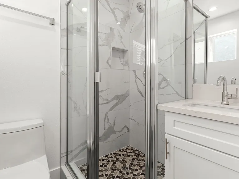 1034 N Oxford Ave — Photo 11