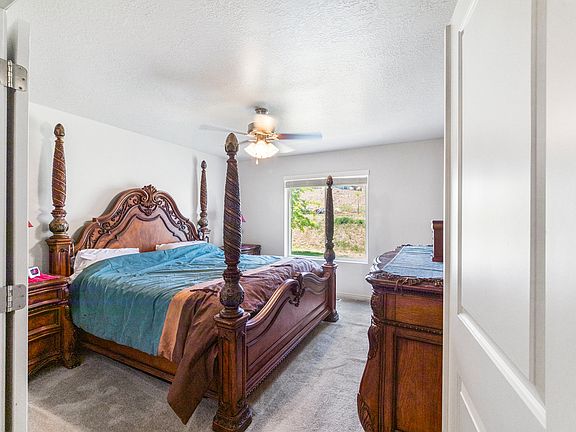 4th image of 1788 S Longview Rd