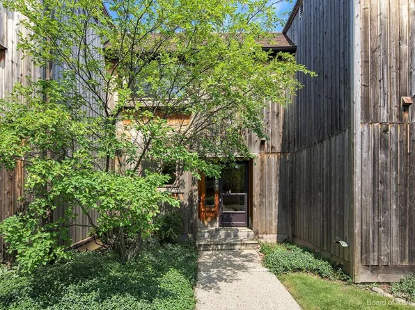 2009 Pauline Ct, Ann Arbor, MI 48103