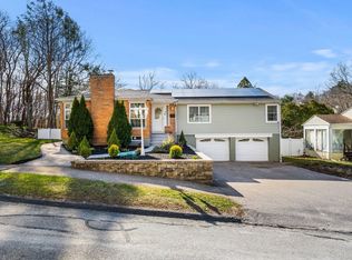 32 Sun Valley Dr, Worcester, MA 01609