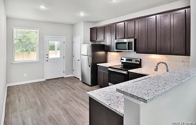 3 bed, 2.0 bath, 1366 sqft, $1,800 — Photo 3