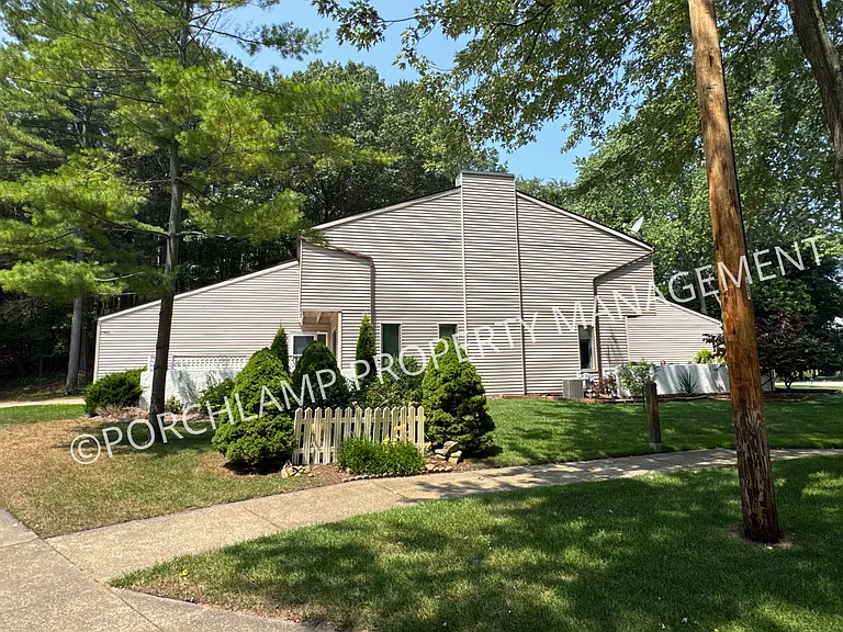 17460 Dunewood Ct #B — Photo 3