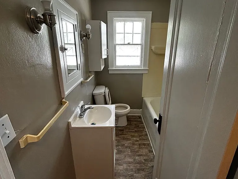 Washington Street Duplex — Photo 18