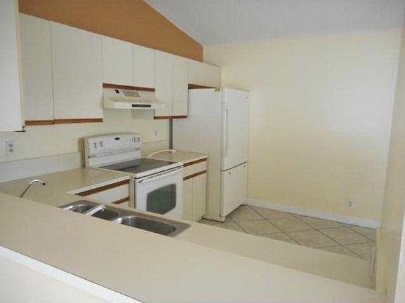 4th image of 172 W Riverbend Dr