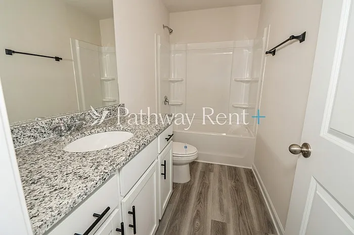612 Mackenzie Cv — Photo 11