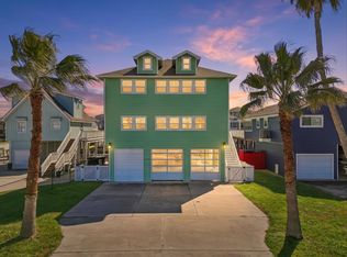 22105 Zapata Dr, Galveston, TX 77554