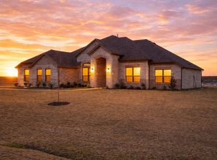 124 Lila Lake Dr, Waxahachie, TX 75165